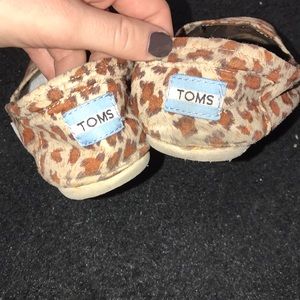 Cheetah print TOMS